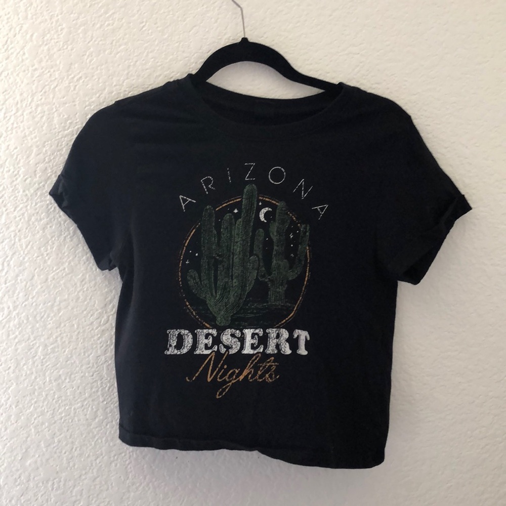 Black graphic crop top t-shirt
